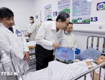 Chủ tịch Quốc hội thăm, động viên các bệnh nhi tại Bệnh viện Nhi đồng 1, TPHCM