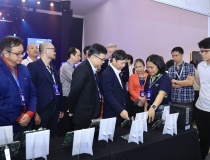 Chuyển mạnh từ sử dụng, tiếp nhận công nghệ sang làm chủ và tạo ra công nghệ