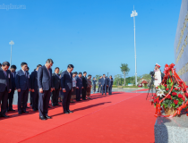 Hai Thủ tướng Việt Nam, Lào dâng hoa tưởng niệm Chủ tịch Hồ Chí Minh, Chủ tịch Kaysone Phomvihane, Chủ tịch Souphanouvong