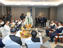 Thủ tướng Lê Minh Hưng dự lễ buộc chỉ cổ tay truyền thống của Lào