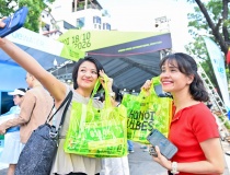 VPIM Expo ngày đầu: Runner háo hức nhận bib, khám phá race kit và không gian trải nghiệm sôi động