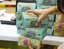 Hàng loạt ngân hàng hạ lãi suất tiết kiệm, tạo dư địa giảm chi phí vay vốn