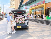 Đến Vincom dịp 20/10: Đi xe hoa hồng, tư vấn phong cách từ stylist, tận hưởng ngày hội 