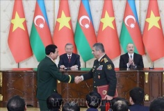 Tổng Bí thư Tô Lâm chứng kiến trao các văn kiện hợp tác Việt Nam-Azerbaijan và phát biểu với báo chí