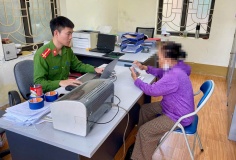 Nghe đọc lệnh khởi tố online, cụ bà gần 80 tuổi 'suýt' mất 200 triệu đồng