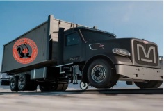 Xe tải tự hành đầu tiên trên thế giới chạy trên đường ray sắp ra mắt tại California