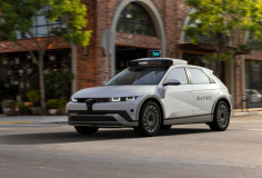 Bên trong nhà máy sản xuất robotaxi đầu tiên của Mỹ 