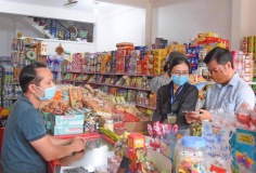 Cán bộ thuế hỗ trợ tối đa các hộ kinh doanh triển khai hóa đơn điện tử, kể cả ngày nghỉ