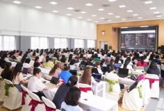 Không chỉ dạy học, người thầy thời AI đang học cách thắp sáng tương lai