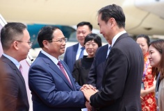 Thủ tướng tới Thiên Tân, bắt đầu chuyến công tác dự Hội nghị WEF và làm việc tại Trung Quốc