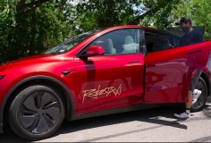 Robotaxi: Cuộc đua xe tự hành giữa Tesla và Volkswagen chính thức bắt đầu
