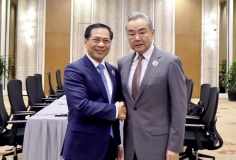 Bộ trưởng Ngoại giao Trung Quốc chúc mừng Việt Nam triển khai thành công cuộc cách mạng tinh gọn bộ máy