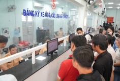Hà Nội nghiên cứu tăng lệ phí trước bạ, phí biển số ô tô, xe máy dùng nhiên liệu hóa thạch