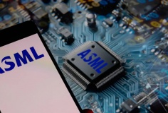 Cổ phiếu ASML giảm 6,5% sau cảnh báo về tăng trưởng không chắc chắn trong năm 2026
