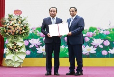 Thủ tướng Phạm Minh Chính trao Quyết định giao quyền Bộ trưởng Bộ Nông nghiệp và Môi trường