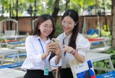 Nhiều trường đại học công bố điểm sàn, mở rộng xét tuyển bằng chứng chỉ quốc tế