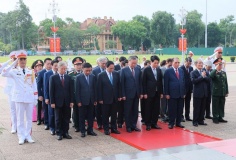 Lãnh đạo Đảng, Nhà nước vào Lăng viếng Chủ tịch Hồ Chí Minh, tưởng niệm các anh hùng liệt sĩ