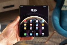 Điện thoại gập Mate X6 của Huawei không được... siêu mỏng như công bố