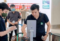 Hơn 25.000 lượt dùng VNeID làm thủ tục 'không chạm' tại sân bay