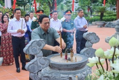 Thủ tướng tưởng nhớ, tri ân Chủ tịch Hồ Chí Minh và các Anh hùng liệt sĩ tại Quảng Trị
