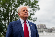 Tổng thống Trump tuyên bố áp thuế 100% với con chip nhập khẩu