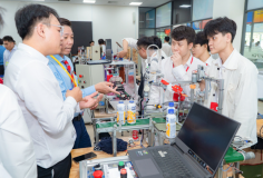 'Khát' nhân lực công nghệ cao