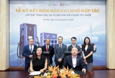 V-Green và FPT Retail hợp tác triển khai hàng nghìn điểm sạc ô tô điện và đổi pin xe máy điện