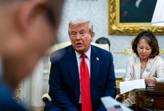 Trump dọa áp thuế 200% lên Trung Quốc nếu hạn chế xuất khẩu nam châm đất hiếm