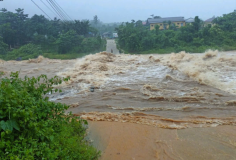 Chưa kịp khắc phục bão số 5 miền Trung lại căng mình chống bão số 6