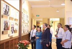 Tổng Bí thư Tô Lâm dâng hương tưởng niệm Chủ tịch Hồ Chí Minh tại Di tích Nhà số 48 Hàng Ngang, Hà Nội
