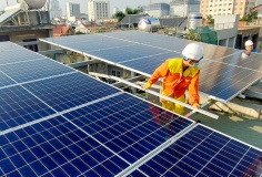 Vì sao lắp điện mặt trời mái nhà tự dùng phải thông báo EVN?