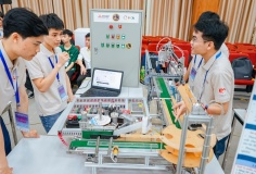 Mùa tuyển sinh năm học 2025: Sinh viên theo học lĩnh vực công nghệ, kỹ thuật tăng vọt