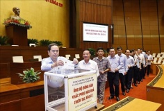 Ủy ban Thường vụ Quốc hội ủng hộ đồng bào khắc phục hậu quả thiên tai
