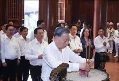 Tổng Bí thư Tô Lâm dâng hương tưởng nhớ Chủ tịch Hồ Chí Minh tại Nghệ An