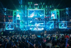 Ngàn khán giả đội mưa, “quẩy hết mình” trong đêm nhạc VPBank Prime Night có RHYDER, Hà Nhi