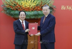 Tổng Bí thư Tô Lâm trao các quyết định bổ nhiệm Trưởng Ban Tuyên giáo và Dân vận Trung ương và Phó trưởng ban Thường trực Ban Nội chính Trung ương