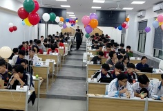 ICPC Quốc gia 2025: HCMUS tạm dẫn đầu sau 4 tiếng, cục diện Top đầu vẫn khó lường