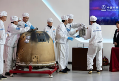 ‏Mảnh thiên thạch hiếm phát hiện trên mặt tối Mặt Trăng‏