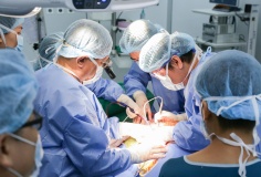 Bóc thành công khối u quái gần 2kg chèn ép vùng cổ cụ bà 81 tuổi