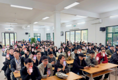 Hà Nội: Hướng dẫn hơn 10.000 thí sinh dự sát hạch cài đặt ứng dụng VNeTraffic