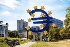 EU hoãn triển khai đầy đủ Đạo luật AI tới năm 2027: Thận trọng hay bước lùi?