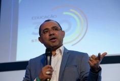 Các nhà tiên phong của kỷ nguyên AI chia sẻ tại Tọa đàm Đạo đức và An toàn AI VinFuture 