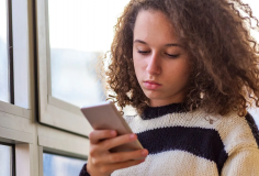 Tại sao một bộ phận người trẻ dần quay lưng với AI?