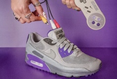 Độc lạ: Nhà thiết kế Singapore giới thiệu mẫu giày Nike tích hợp máy chơi game Console