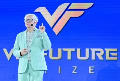 Nhà khoa học VinFuture hiến kế để chung sống an toàn khi AI thông minh hơn con người