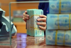 Lãi suất rục rịch tăng, ngân hàng bước vào cuộc đua giữ dòng tiền