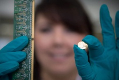 Các nhà khoa học Trung Quốc chiết xuất 98% vàng từ điện thoại cũ chỉ trong 20 phút