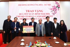 Hội đồng hương Ứng Hòa tại Hà Nội trao tặng quà Tết trị giá 100 triệu đồng cho các gia đình có hoàn cảnh khó khăn xã Ứng Thiên