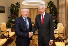 Phó Thủ tướng Thường trực Chính phủ Nguyễn Hòa Bình hội kiến Bộ trưởng Cao cấp Singapore Lý Hiển Long