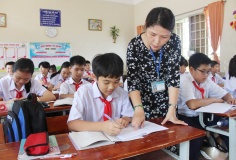 Bộ Nội vụ thông tin về lộ trình bổ sung biên chế y tế, giáo dục